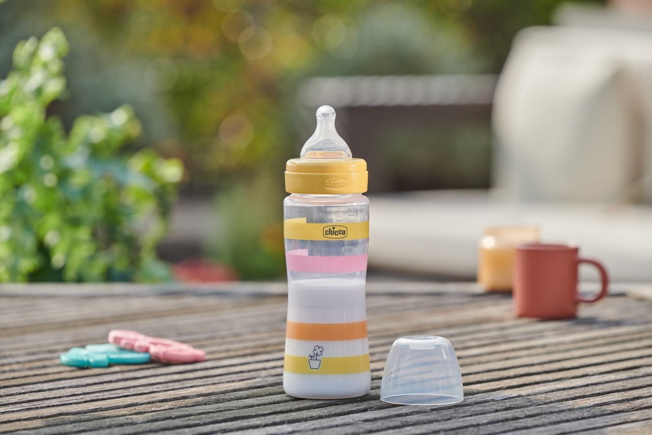 Chicco Biberon Benessere 330 ml Flusso Veloce con Tettarella Physio in Morbido Silicone, Anticolica, Giallo/Rosa