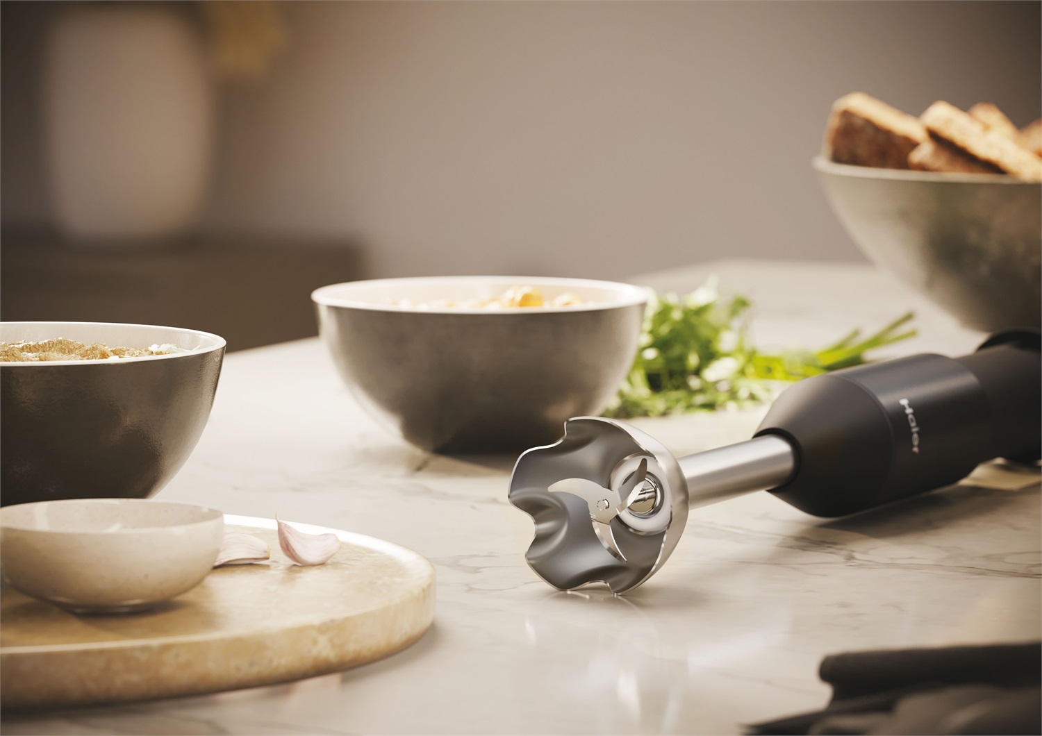 Haier Frullatore a Immersione I-Master Serie 5, 1000 W, 3 Lame in Acciaio Inox, Velocità Variabile, Opzione a Impulsi, Capacità 0,9 L, Nero