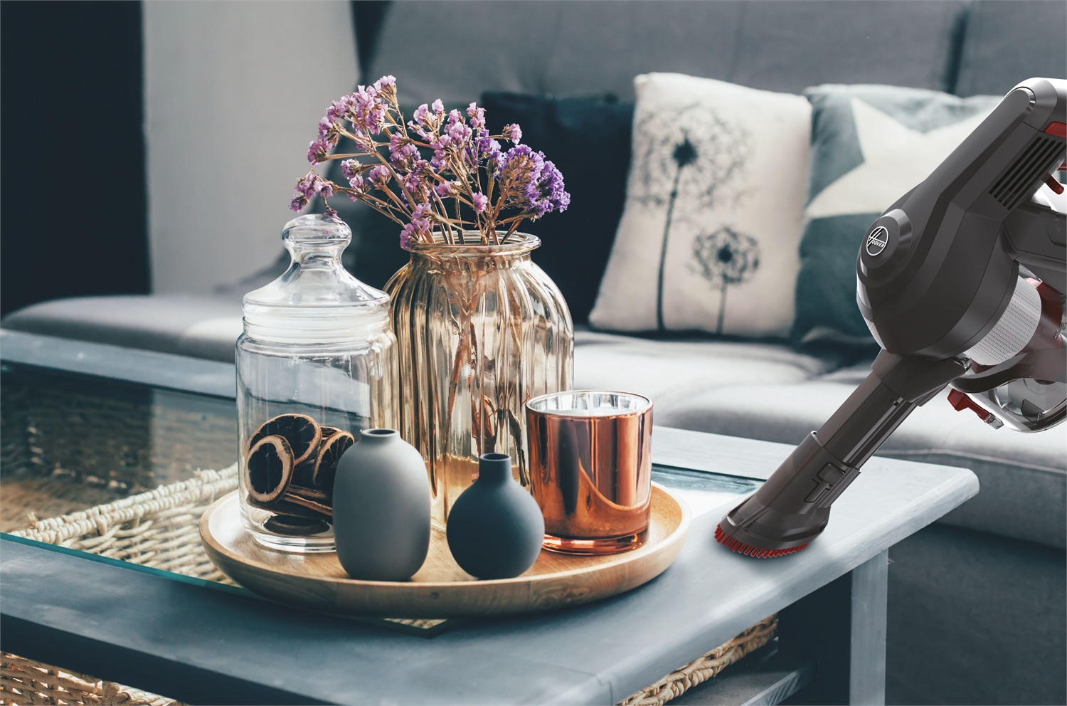 Hoover HF1 Aspirapolvere senza Filo 2in1 Nero/Rosso, 0,9L, Senza Sacchetto, Potenza 180W, Autonomia 30 Minuti, Tubo Flessibile e Mini Turbo Spazzola