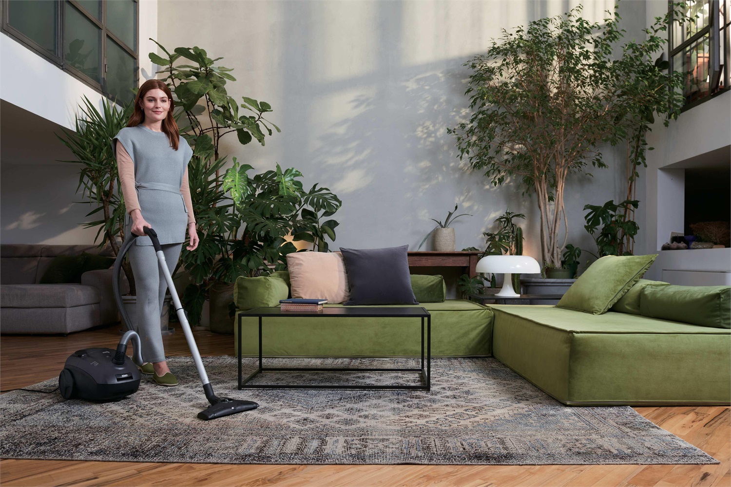Hoover Aspirapolvere A Traino HE120PET - 700W, Sacco, 2.5L, Filtraggio EPA, Grigio