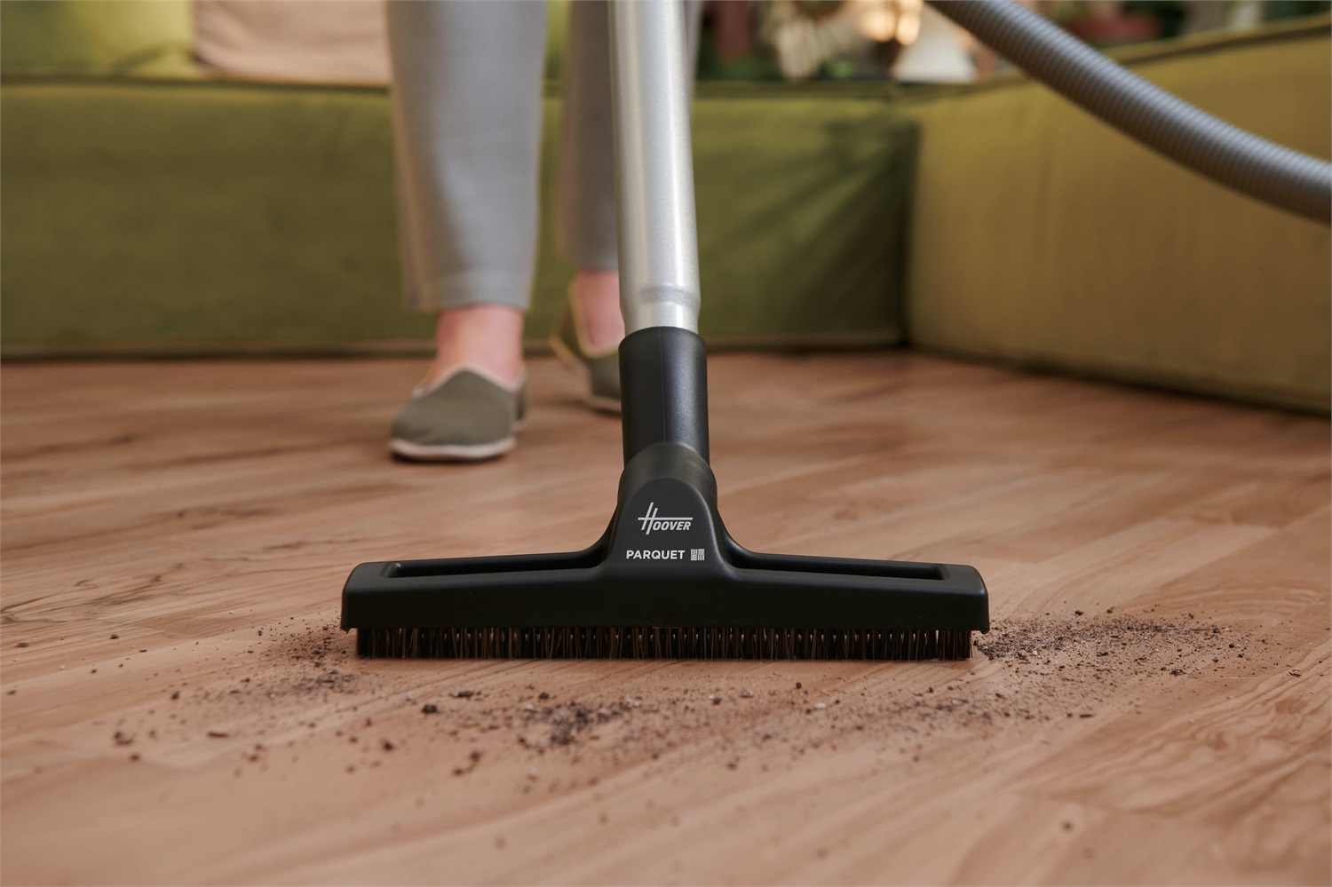 Hoover HPZ107HM 011 Aspirapolvere a cilindro Secco 700 W Senza sacchetto con Contenitore da 2L, Spazzola Parquet e Design Ultra Compatto