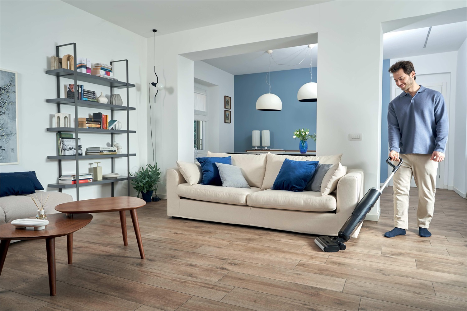 Hoover HW300 011 - Aspirapolvere Senza Fili 2 in 1, Pulitore per Pavimenti Duri, Colore Nero/Argento