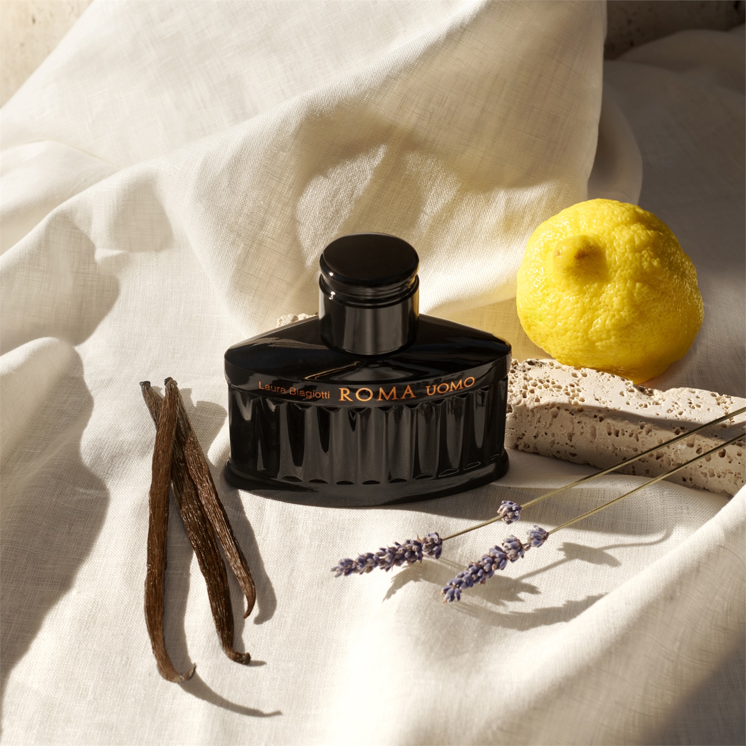 Laura Biagiotti Roma Uomo Nero Estremo Eau de Parfum Intense 125ml - Fougère Ambrato Legnoso con note di Bergamotto, Limone Invernale, Geranio e Vaniglia