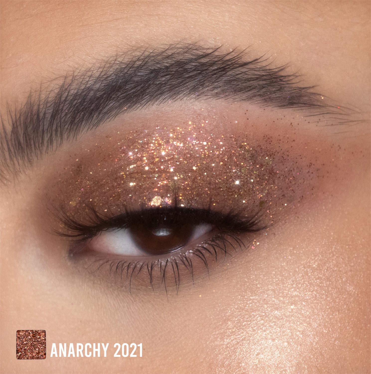 Mulac Cosmetics Glitter Pressato Refill Anarchy 2021 - Ombretto Bronzo con Riflessi Dorati, Verdi e Lilla, Formula Vegan, 1.5g