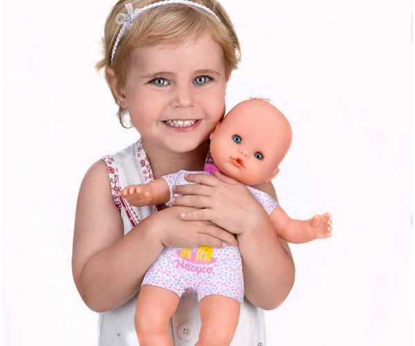 Famosa Nenuco - Bambola Bebè Morbida con Copertina Azzurra e Suoni di Neonato, per Bambine/I da 12 Mesi (700015452)