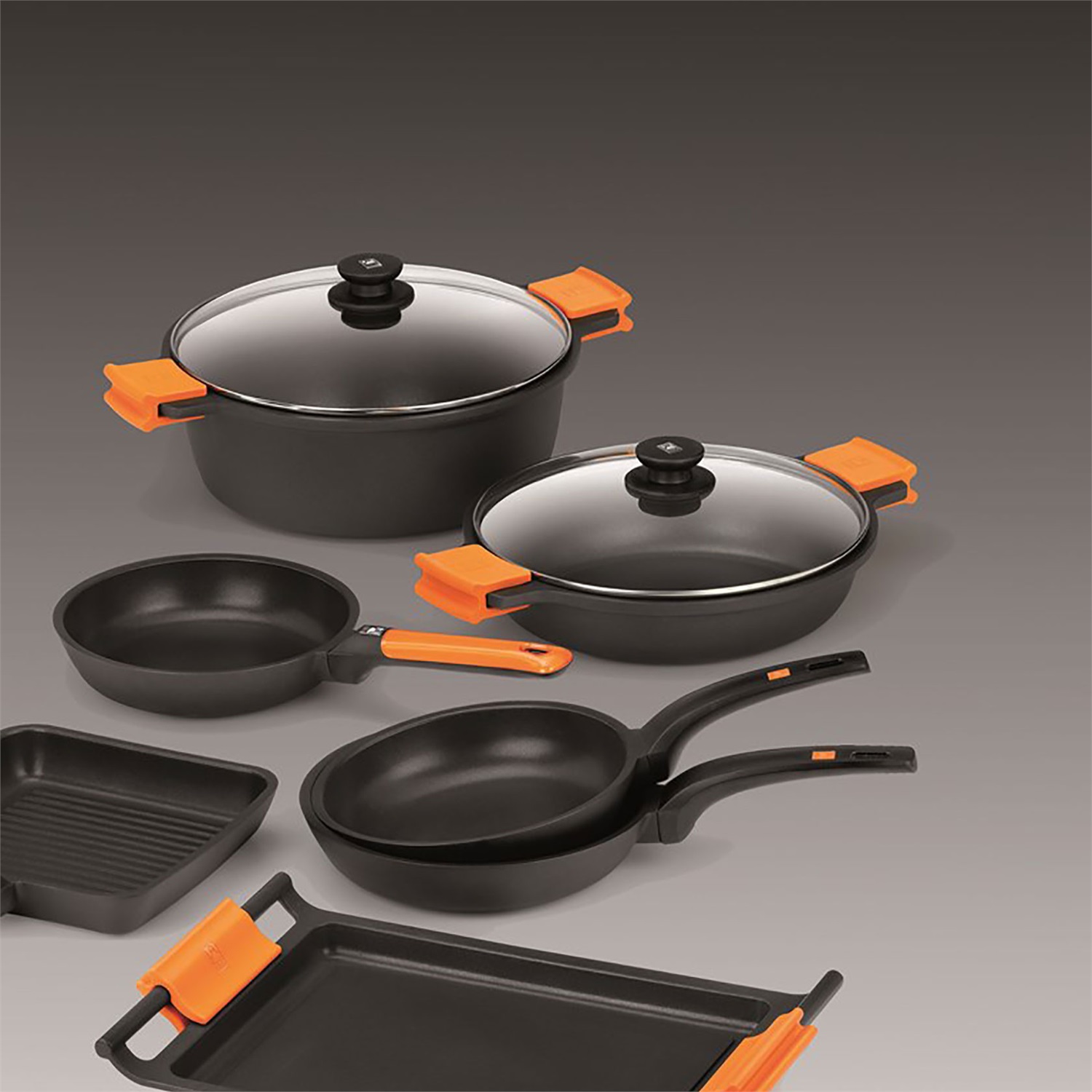 BRA Efficient Padella Fonda Antiaderente in Alluminio Pressofuso, 24 cm, Adatta a Induzione, Rivestimento Teflon Platinum Plus