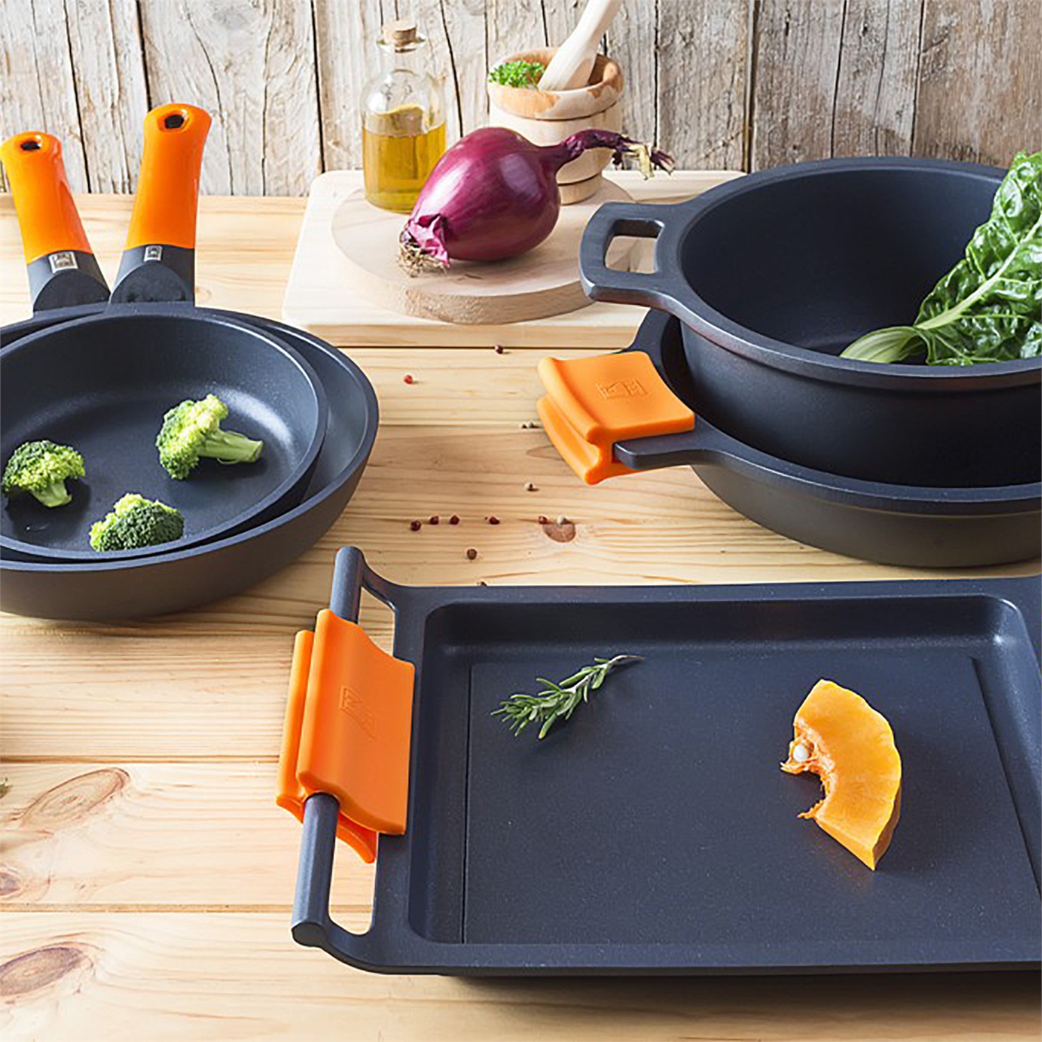 BRA Efficient Casseruola Bassa 20 cm in Alluminio Antiaderente con Coperchio e Presine, Adatta per Induzione