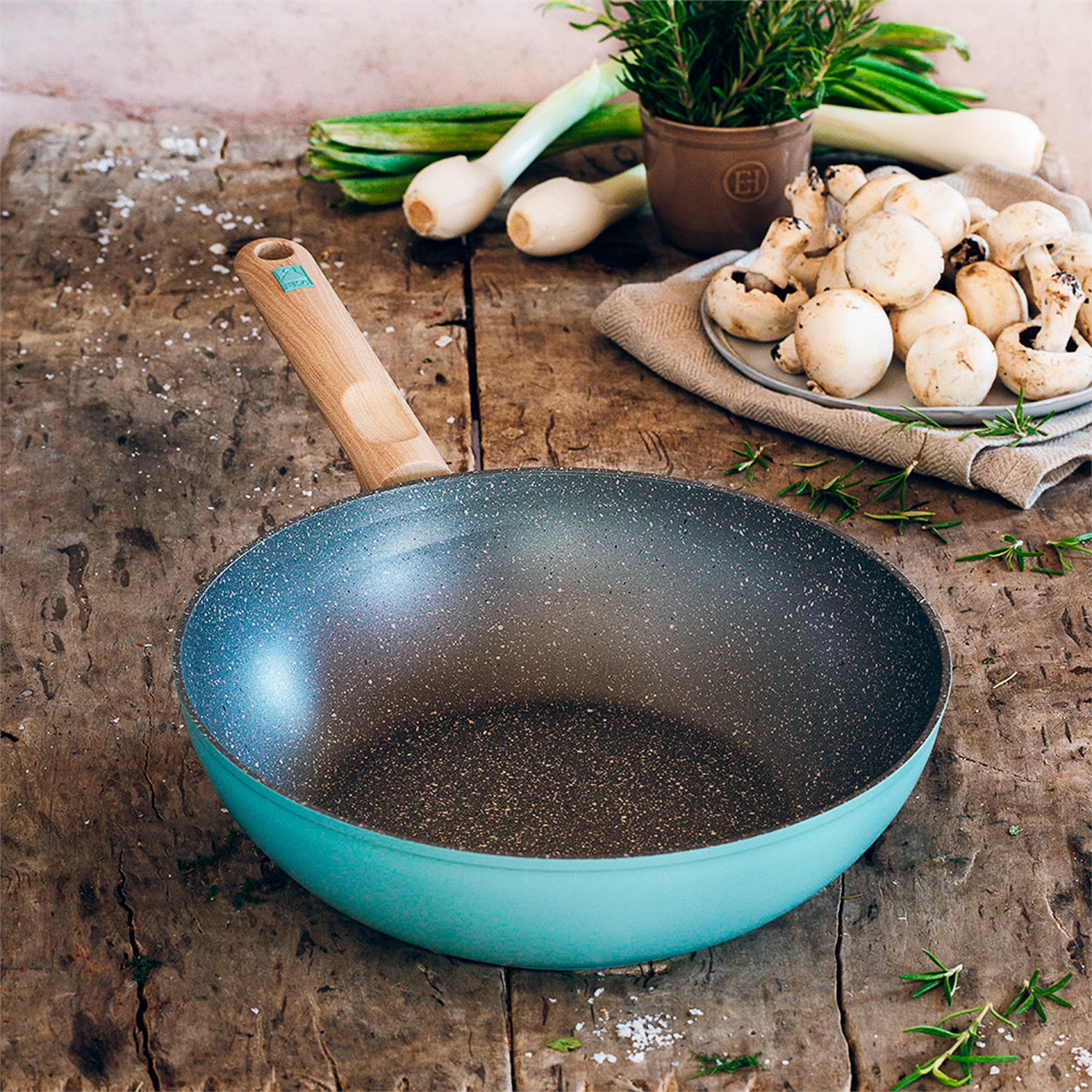 BRA Nordik Wok 28 cm in Alluminio Forgiato con Rivestimento Antiaderente, Adatto a Tutti i Fornelli Inclusa Induzione
