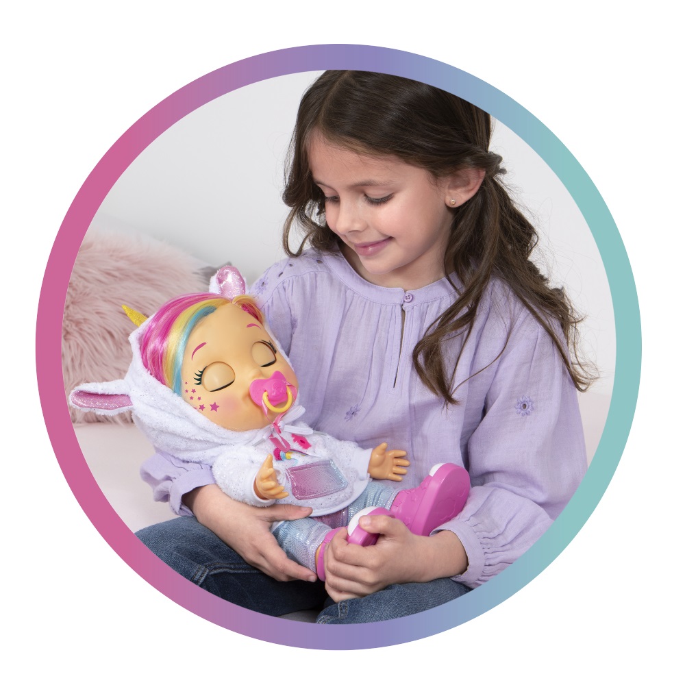 IMC Toys Cry Babies First Emotions Dreamy - Bambola Interattiva con Oltre 65 Espressioni e Versi, Occhi Effetto Cristallo e Capelli Colorati, Gioco per Bambini 3 Anni