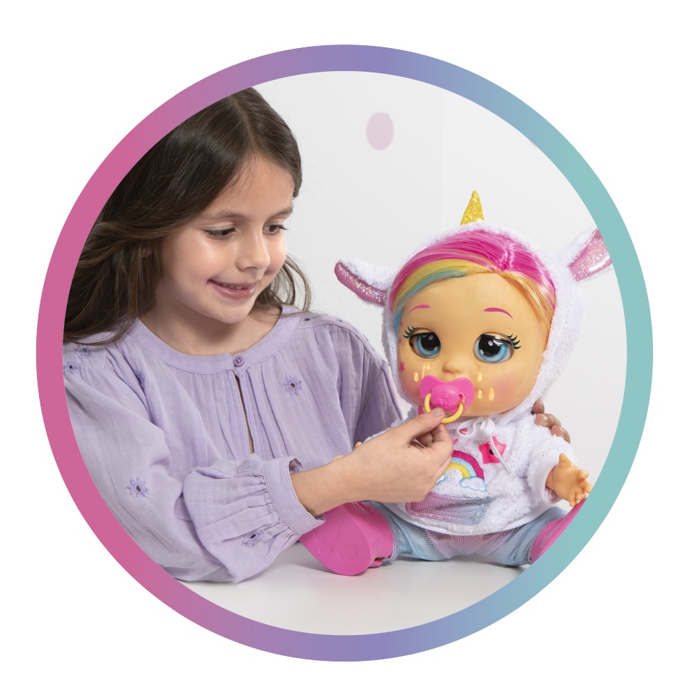 IMC Toys Cry Babies First Emotions Dreamy - Bambola Interattiva con Oltre 65 Espressioni e Versi, Occhi Effetto Cristallo e Capelli Colorati, Gioco per Bambini 3 Anni