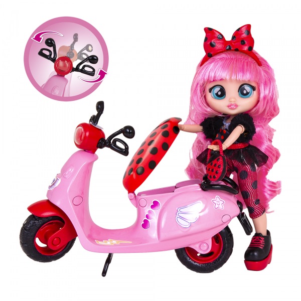 IMC Toys BFF by Cry Babies Lady - Bambola con Scooter e 10 Accessori, Outfit Trendy per Bambini 3 Anni