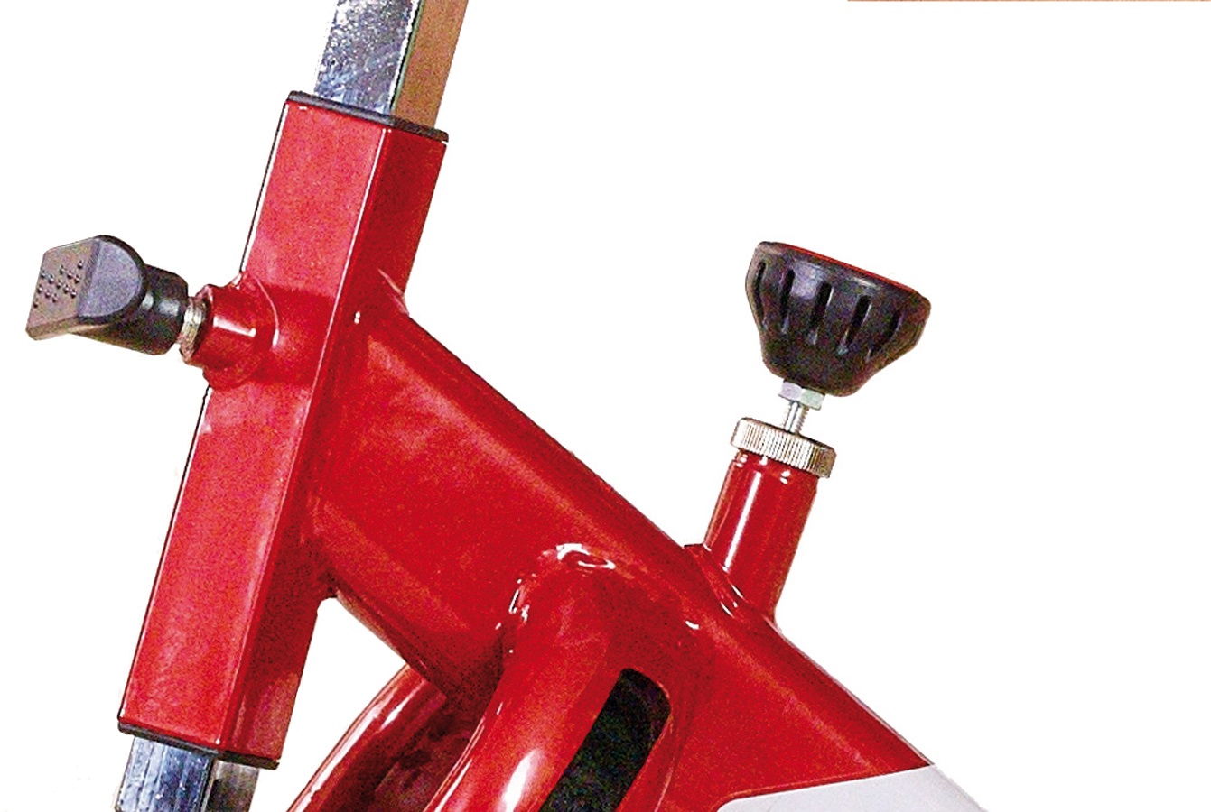 BH Fitness SB1.4 - Bici da Allenamento Indoor con Volante da 18 kg, Manubrio Triathlon e Monitor LCD