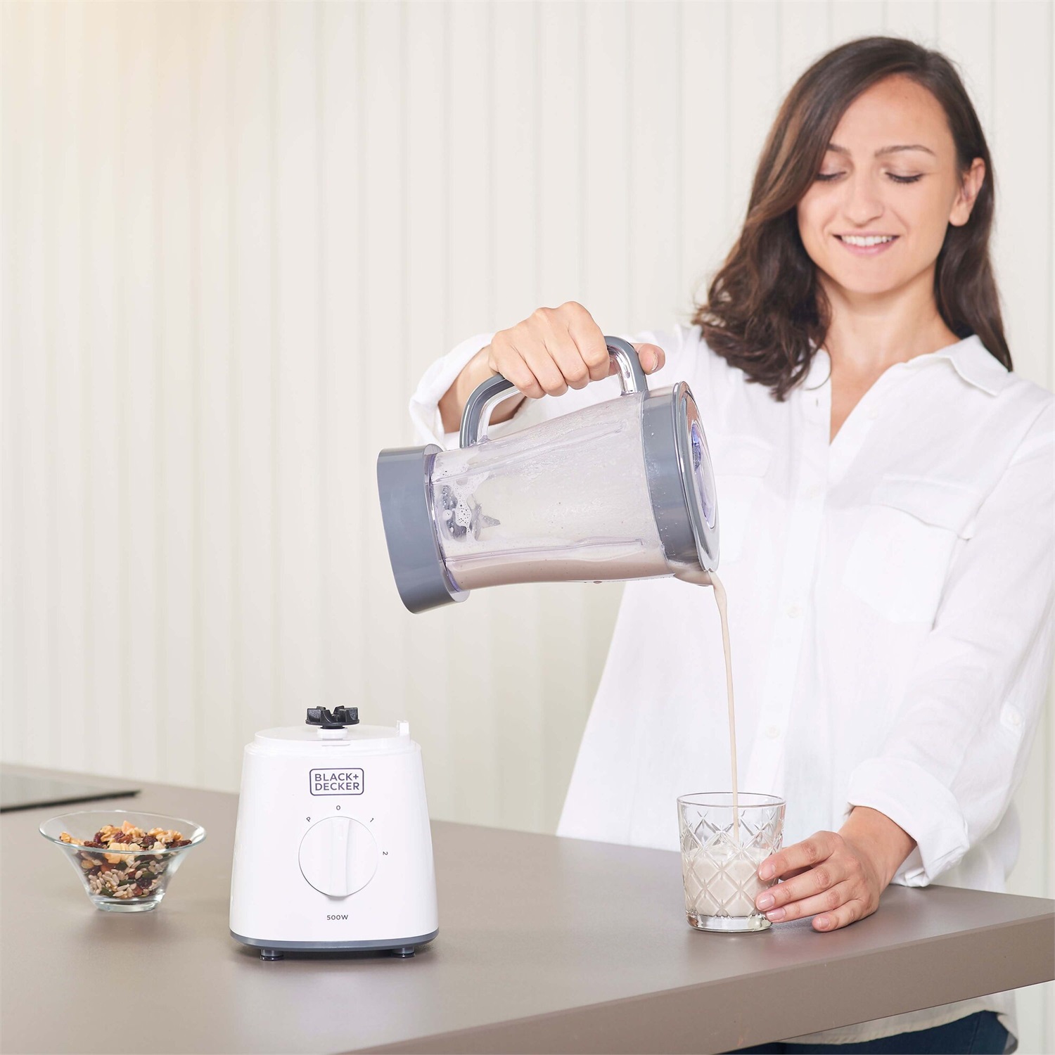 BLACK DECKER BXJB500E Frullatore da Tavolo 1,5 L 500 W Bianco con Caraffa in Plastica e Lame in Acciaio Inossidabile, 2 Velocità Funzione Pulse