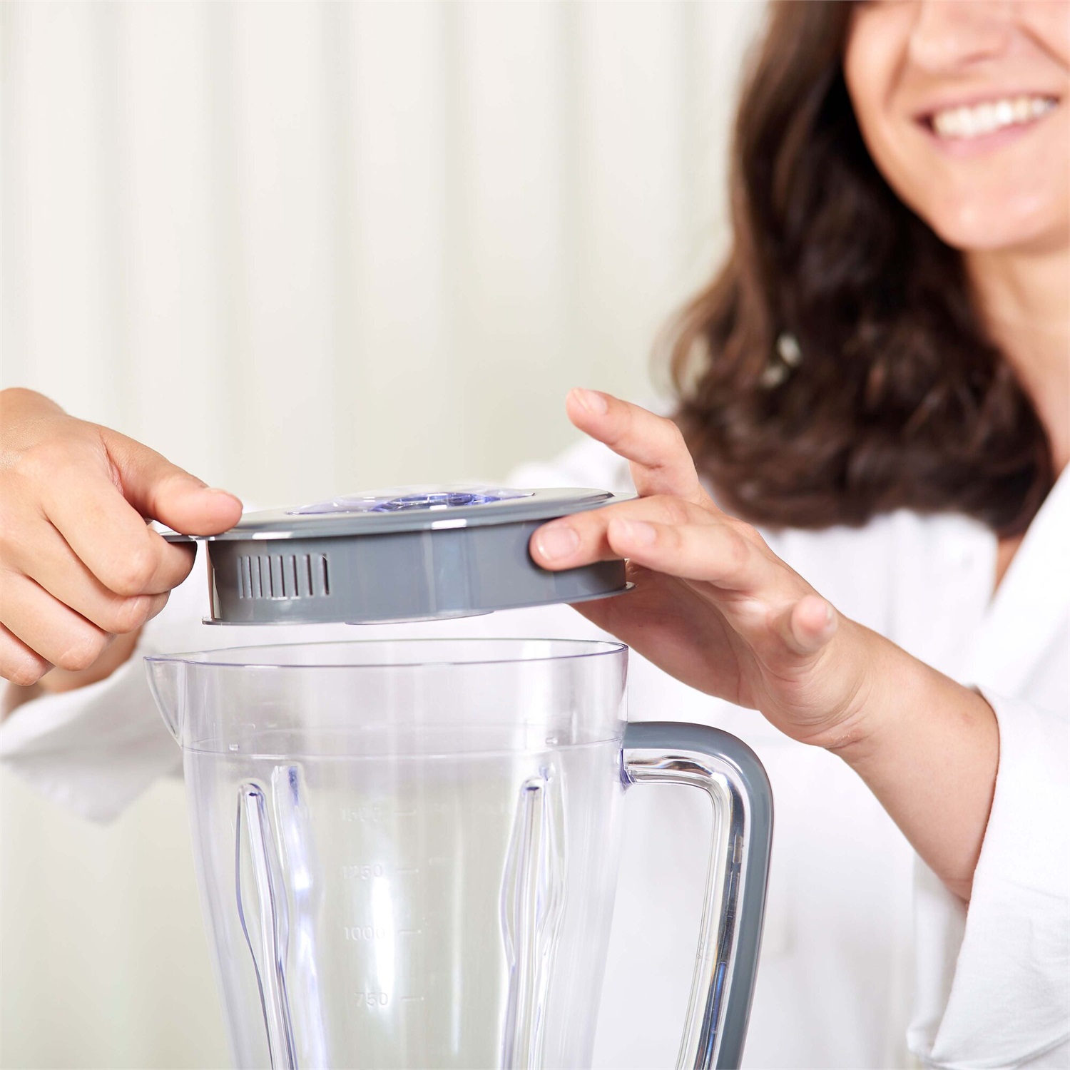 BLACK DECKER BXJB500E Frullatore da Tavolo 1,5 L 500 W Bianco con Caraffa in Plastica e Lame in Acciaio Inossidabile, 2 Velocità Funzione Pulse