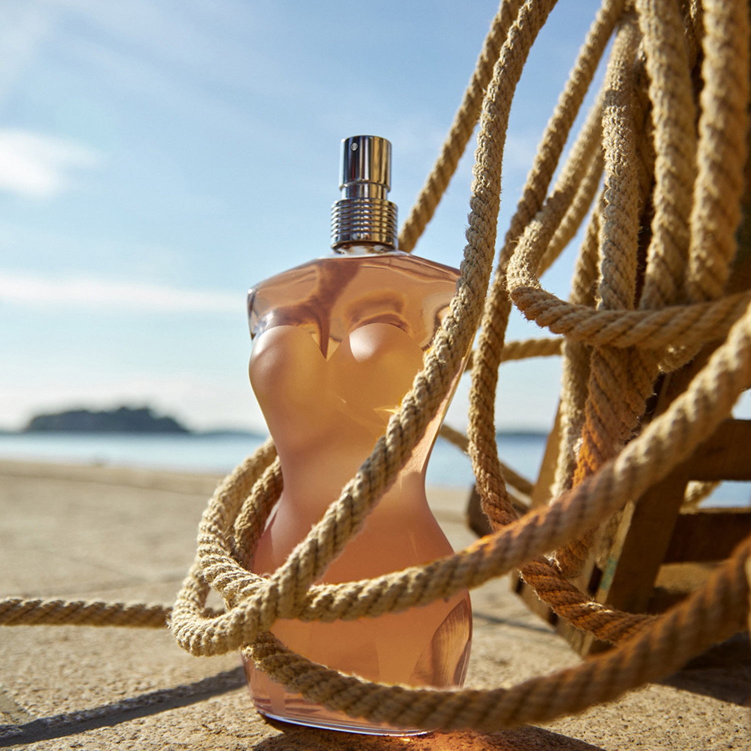 Jean Paul Gaultier Classique Eau de Toilette 50 ml - Fragranza Femminile Multi-Sfaccettata con Note di Fiore d'Arancio e Zenzero