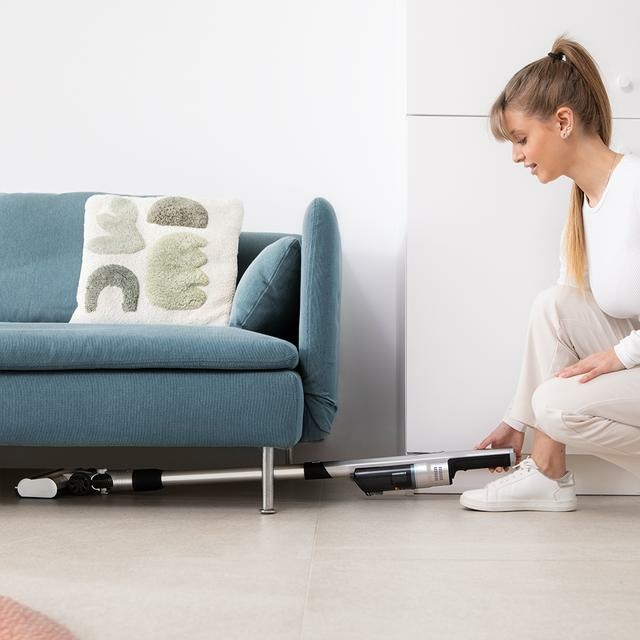Cecotec Scopa Elettrica Ultraleggera Scoba 2100 Jalisco - Motore Brushless da 210W, Potenza di Aspirazione 20kPa, Autonomia Fino a 45 Minuti, Spazzola e Tubo Motorizzati, 2 Accessori