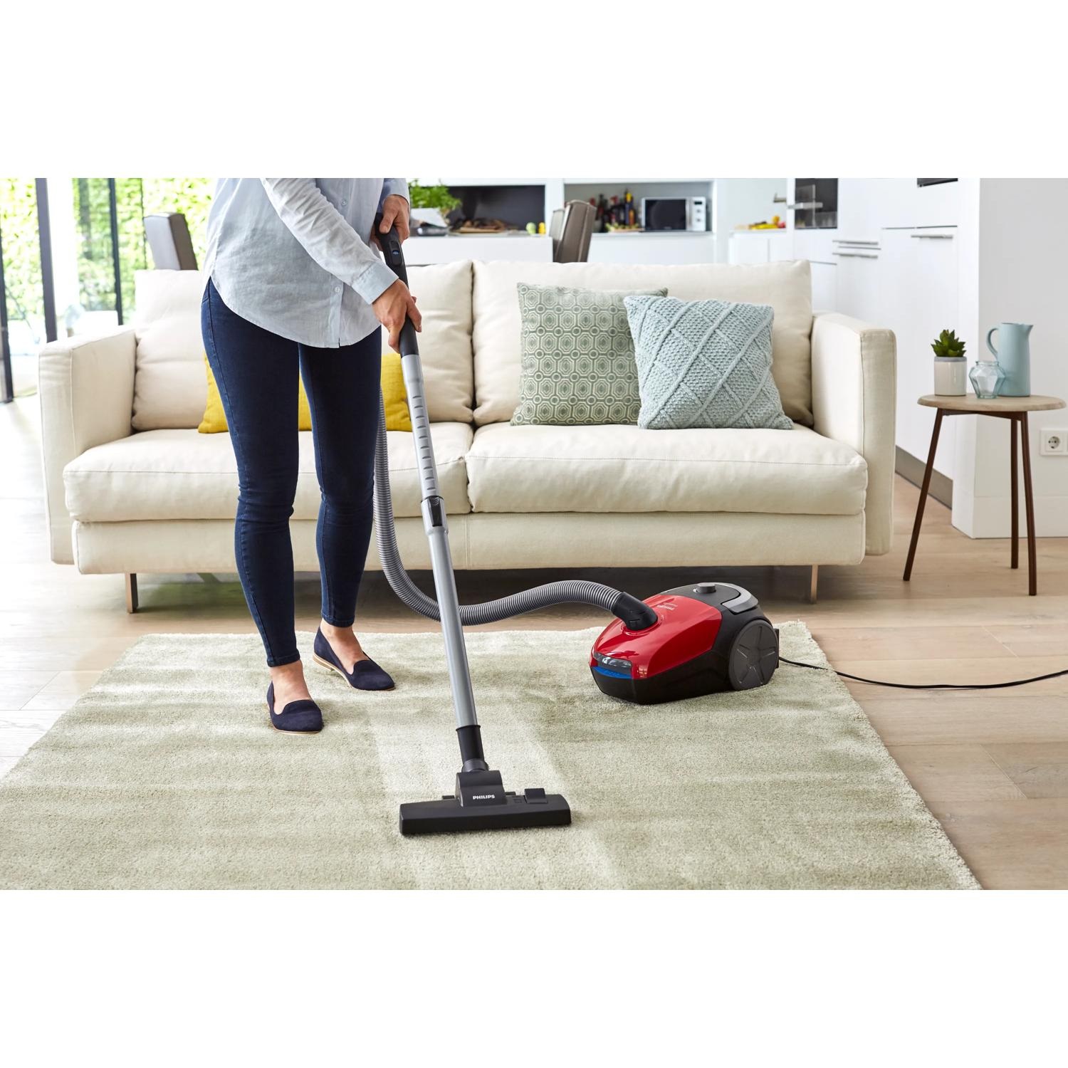 Philips 2000 Series FC8243/09 Aspirapolvere a Traino 750 W, Sacchetto per Polvere, Capacità 3 L, Filtro per Allergia, Colore Nero/Rosso