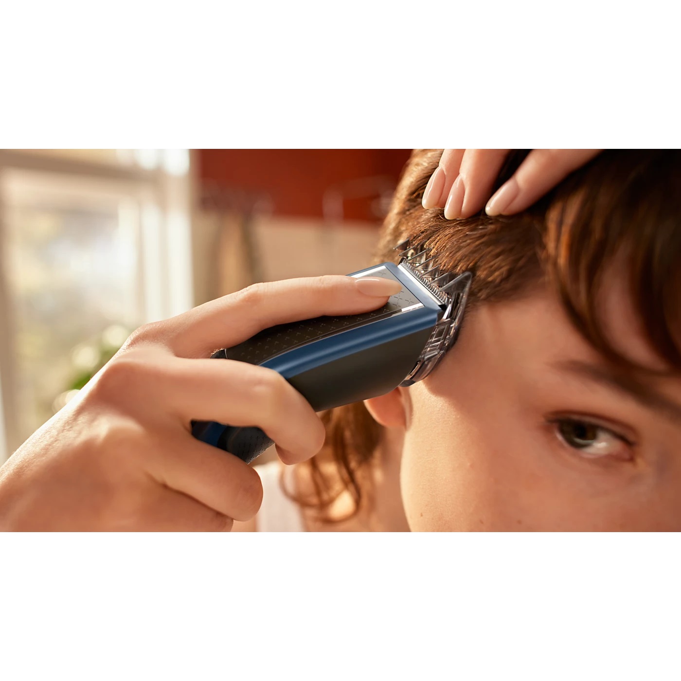 Philips 5000 Series Hairclipper HC5612/15 - Regolacapelli Lavabile, Ricaricabile, 75 Minuti di Autonomia, Acciaio Inox, 28 Impostazioni di Lunghezza, Nero/Blu