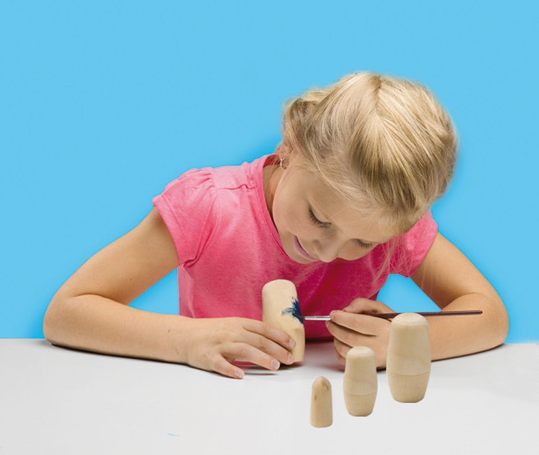 SES Creative Matriosche da Pitturare - Set di 4 Matrioske in Legno con 6 Colori Liquidi, Pennello e Adesivi per Decorare, da 5 Anni