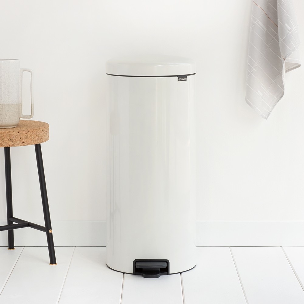 Brabantia Pattumiera a Pedale NewIcon 30L Bianco - Chiusura Ammortizzata, Secchio Estraibile, Base Antiscivolo