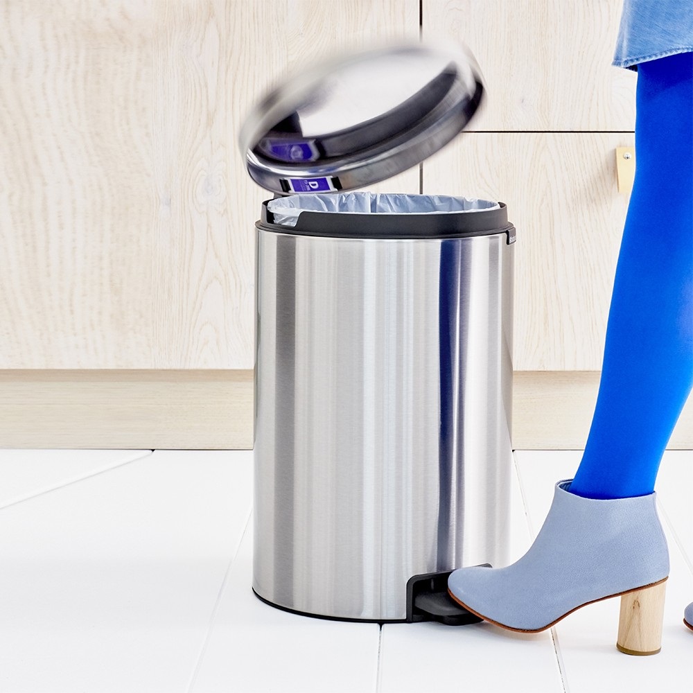 Brabantia Pattumiera a Pedale NewIcon 20L in Acciaio Satinato - Design Igienico e Funzionale