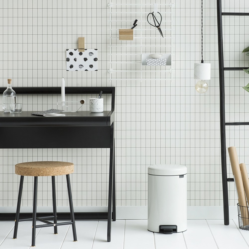 Brabantia NewIcon Pattumiera a Pedale Bianco 12 Litri - 24x32,5x40 cm, Acciaio Inox, Chiusura Ammortizzata, Secchio Interno Estraibile