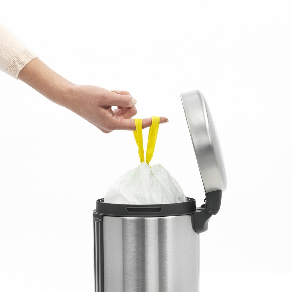 Brabantia NewIcon Pattumiera a Pedale, 3 Litri, Acciaio Inox Satinato, Chiusura Ammortizzata e Anti-Odori