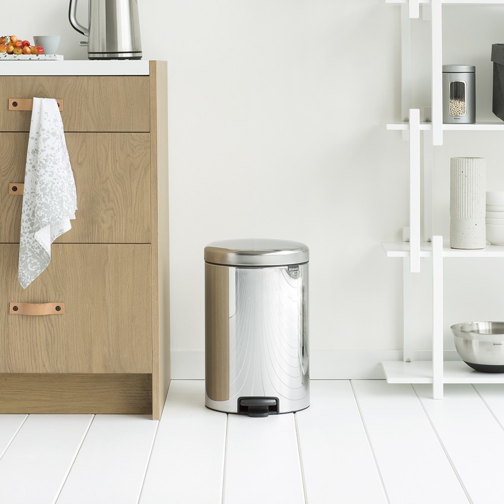 Brabantia NewIcon Pattumiera a Pedale 20 Litri in Acciaio Inox Lucido con Chiusura Ammortizzata e Anti-Odori