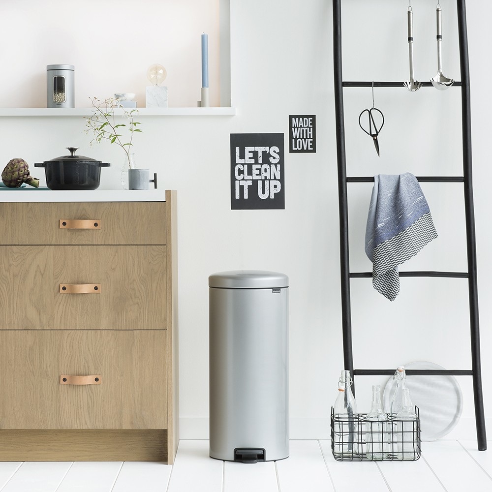 Brabantia NewIcon Pattumiera a Pedale Grigia 30L con Chiusura Ammortizzata e Secchio Interno Rimovibile