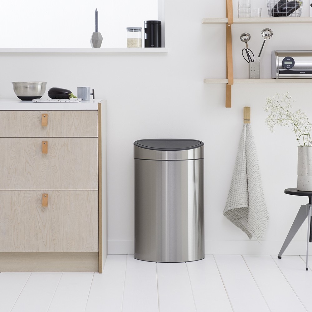 Brabantia Touch Bin New Pattumiera 40 L Inox Satinato Anti-Impronte con Apertura Soft Touch e Design Salva-Spazio