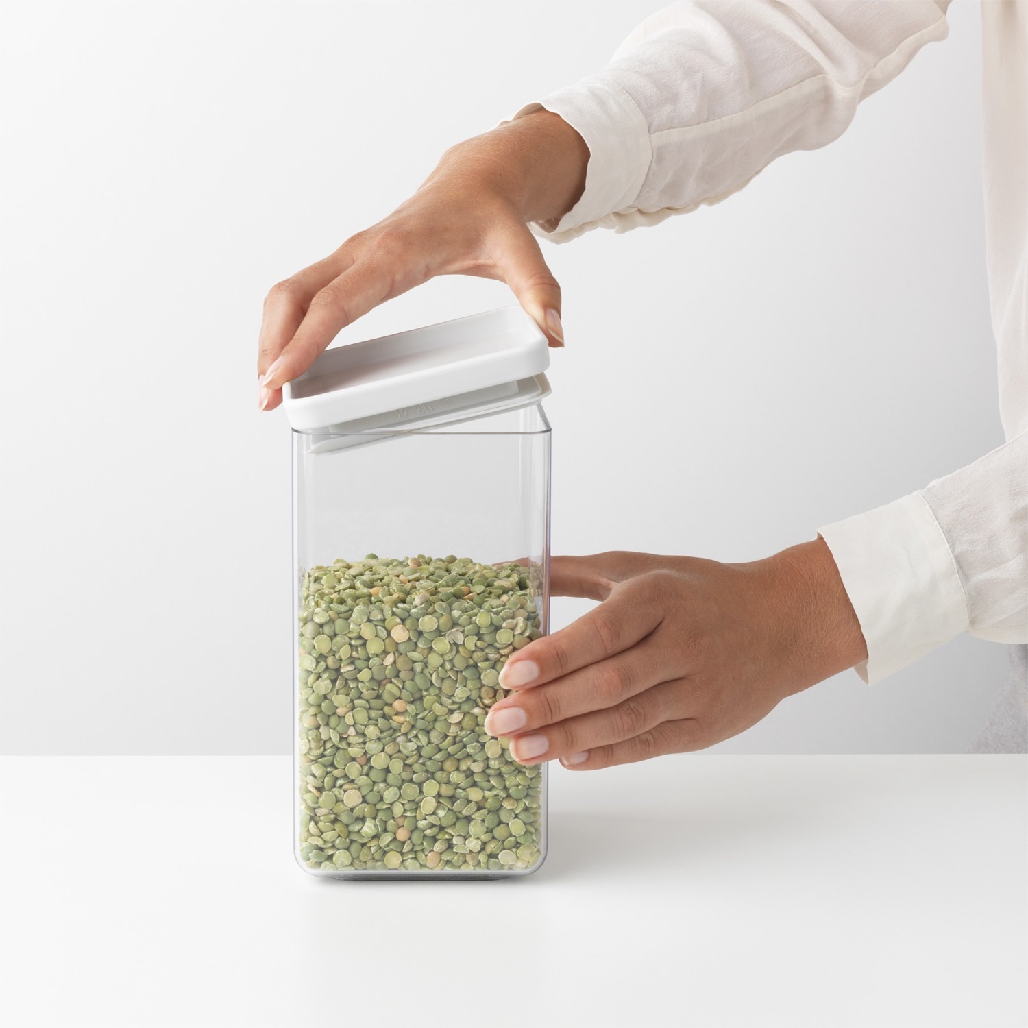 Brabantia Tasty Barattolo Quadrato Impilabile 1.6L in Light Grey - Salvaspazio, Chiusura Ermetica, Facile da Pulire