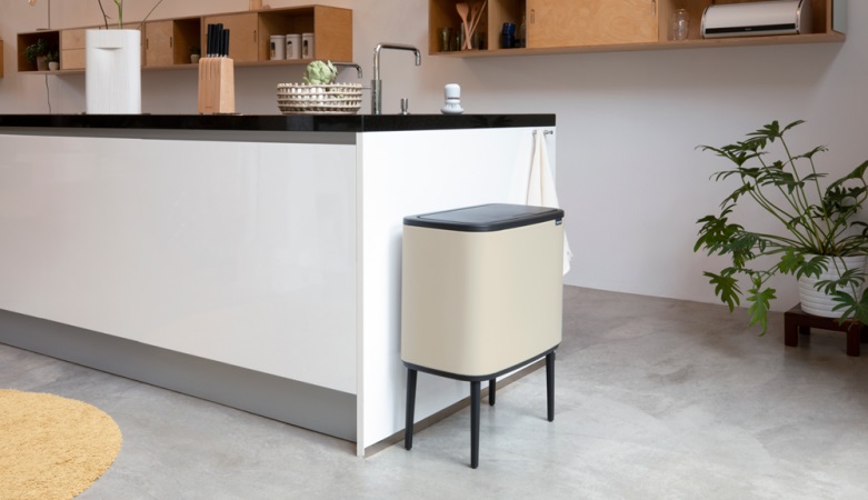 Brabantia Bo Touch Bin Pattumiera Doppio Secchio 23 11L o 3x11L Soft Beige - Apertura Soft-Touch, Secchio Interno Rimovibile, Sacchetti Inclusi, Dimensioni 54 x 31 x 68 cm