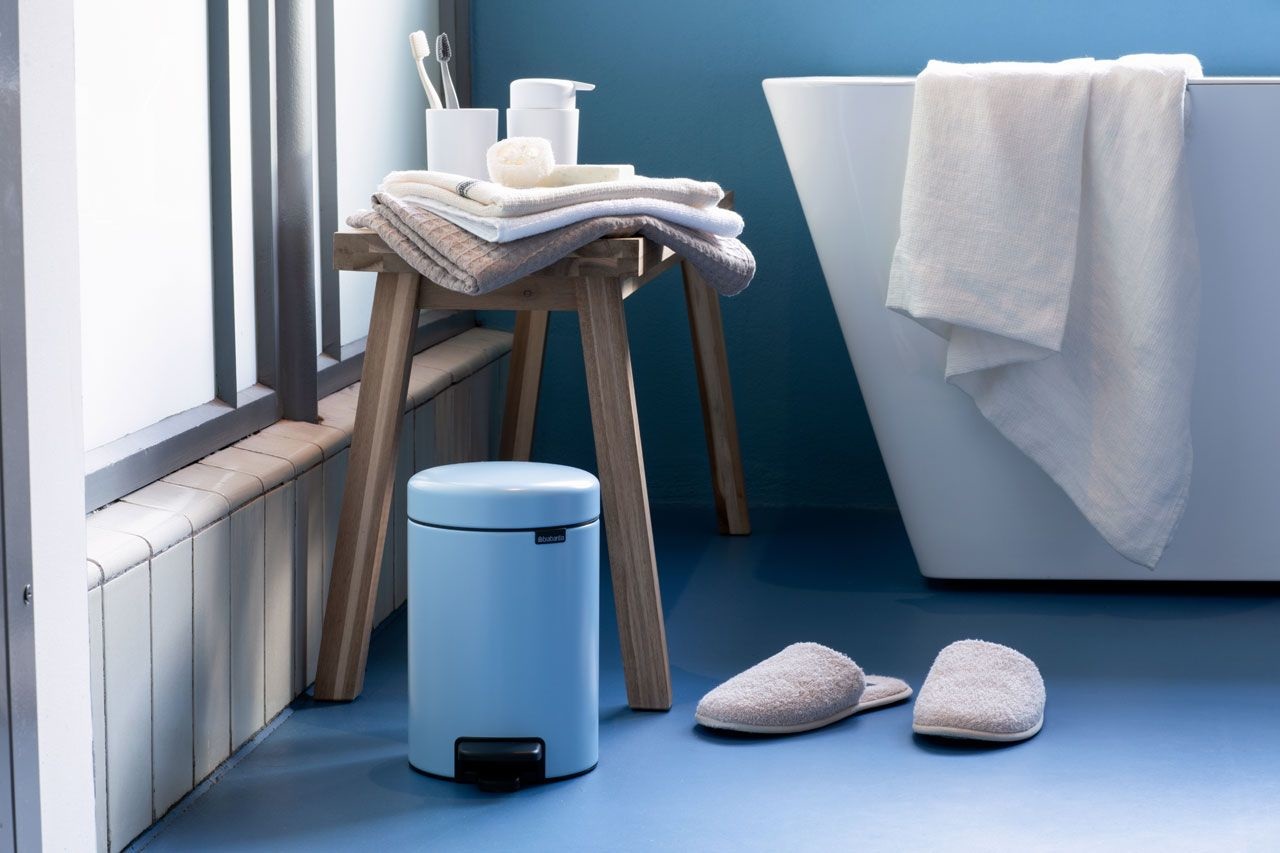 Brabantia NewIcon Pattumiera a Pedale 3L Blu Dreamy - Coperchio Soft-Touch, Secchio Interno Rimovibile, Design Antiodore