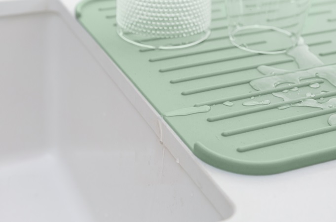 Brabantia Sinkside Tappetino Scolapiatti in Silicone Verde Jade - Pieghevole, Lavabile in Lavastoviglie, 33 x 44 x 1 cm