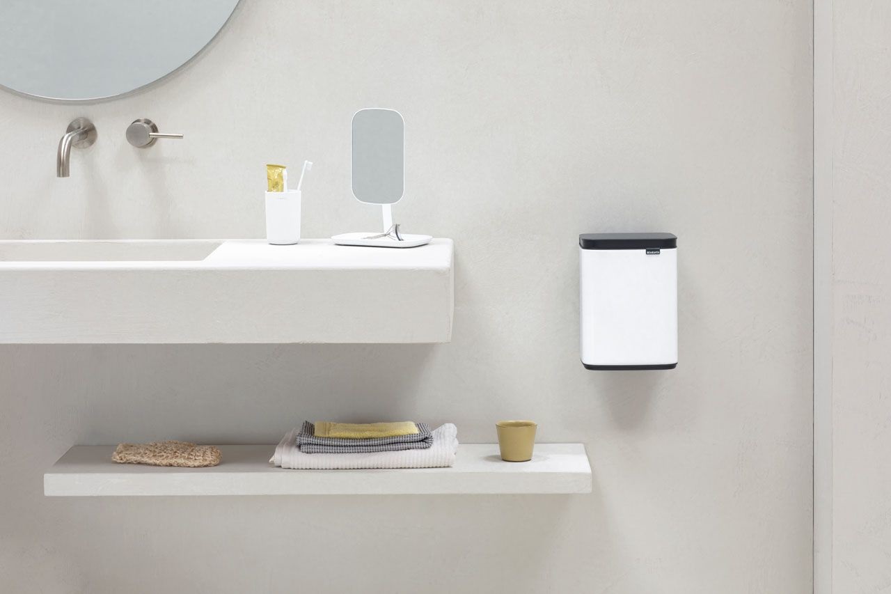 Brabantia Pattumiera Bo 4L - Cestino Elegante e Compatto, Apertura Soft, Appendibile a Parete, Bianco