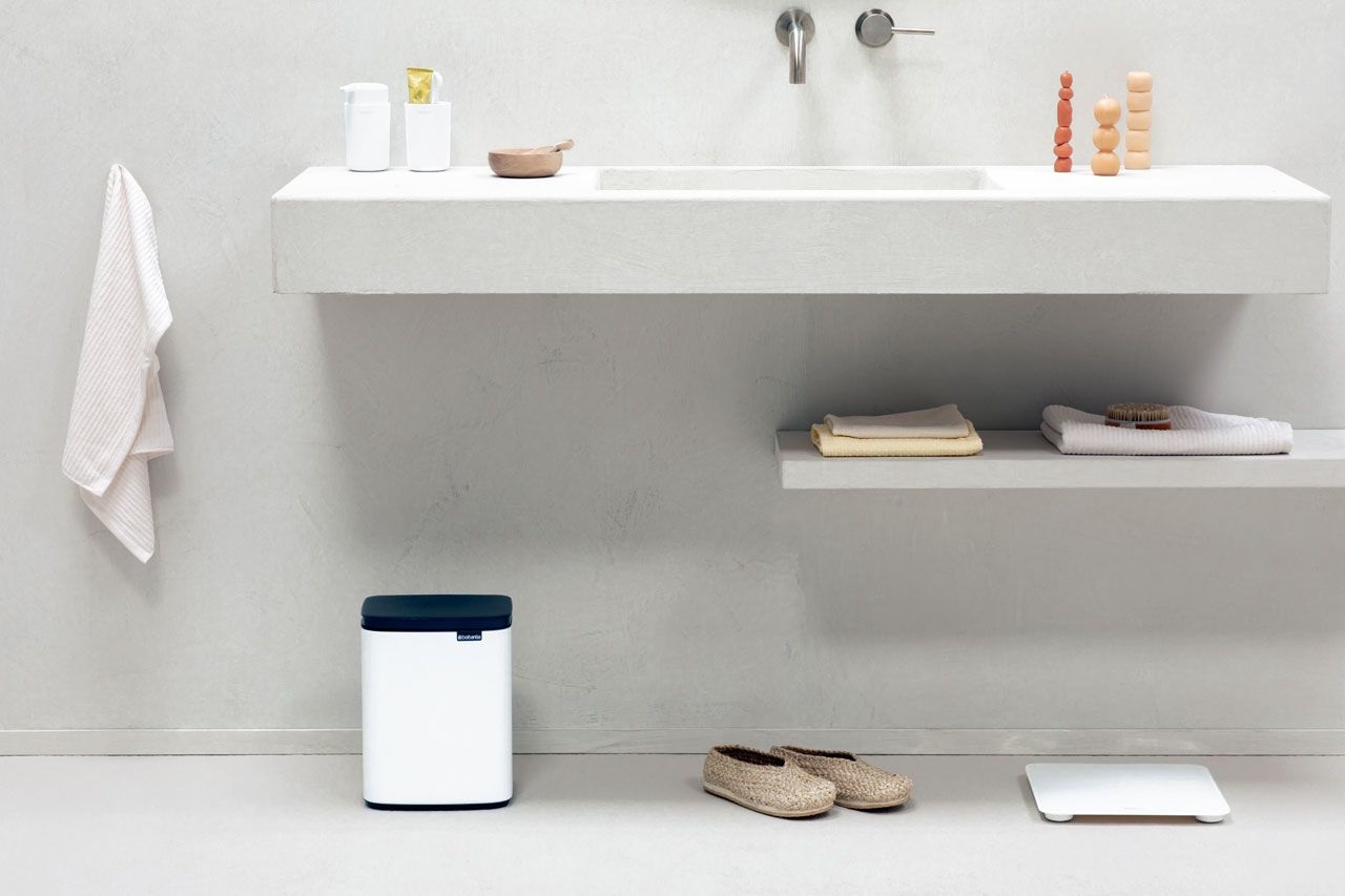 Brabantia Bo Pattumiera 7L in Acciaio Bianco - Rettangolare, Soft Close, Appendibile a Parete