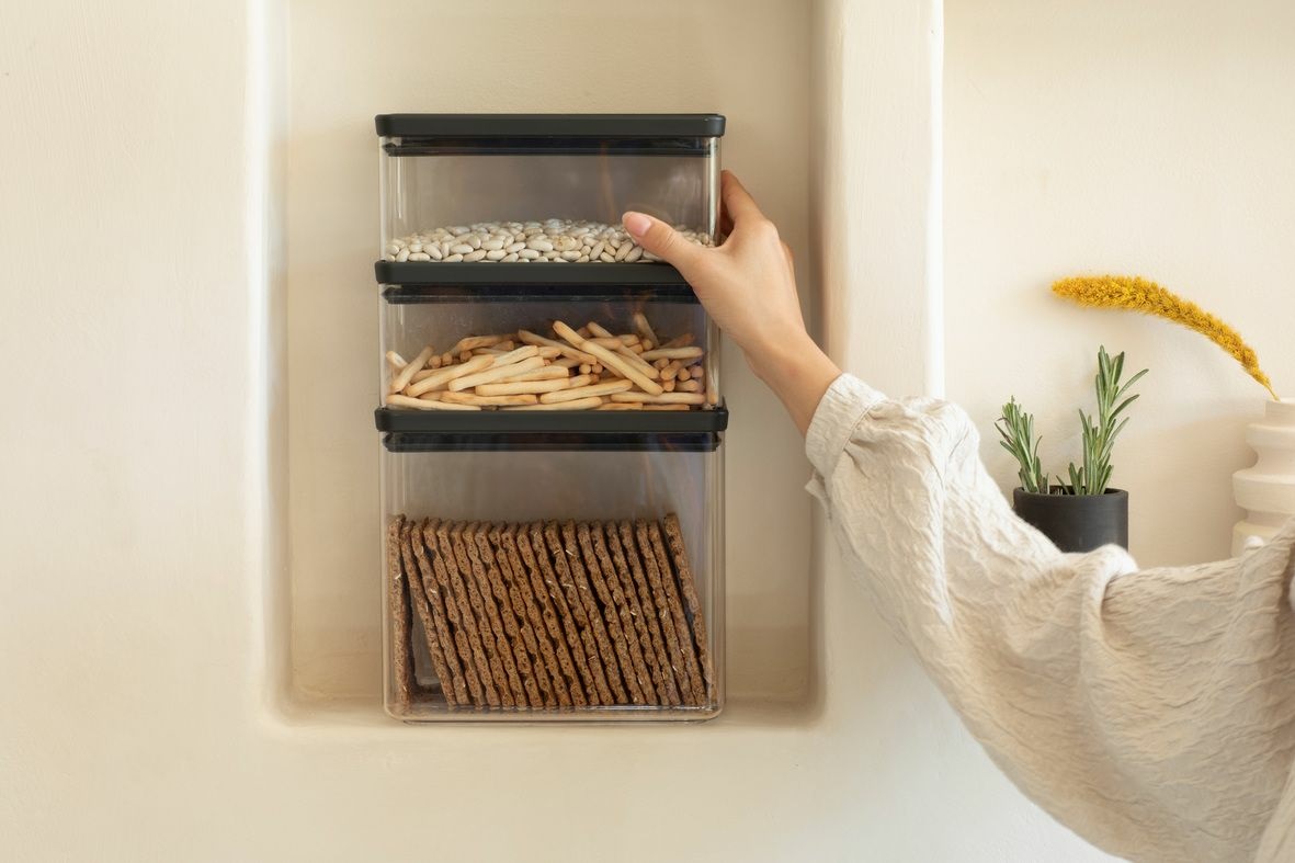 Brabantia Tasty Set di Contenitori Impilabili Ermetici da Cucina - 1,5L e 3,5L in Grigio Scuro