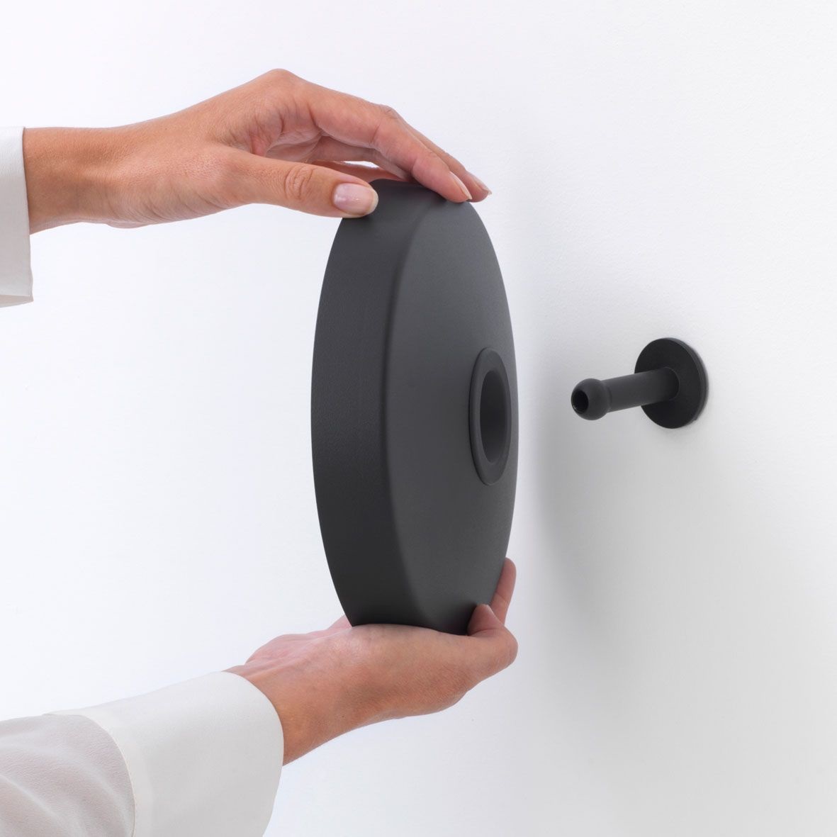 Brabantia MindSet Specchio da Bagno Rotondo Infinite Grey - Zoom 5x, Rimovibile, Montaggio a Parete, Resistente alla Corrosione, ⌀ 20.4 cm
