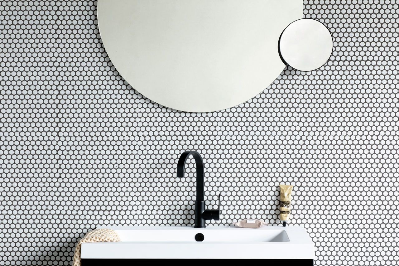 Brabantia MindSet Specchio da Bagno Rotondo Infinite Grey - Zoom 5x, Rimovibile, Montaggio a Parete, Resistente alla Corrosione, ⌀ 20.4 cm