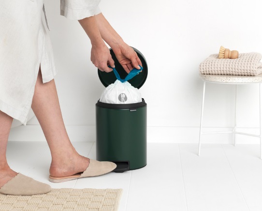 Brabantia NewIcon Pattumiera da Bagno 5L Verde Pino con Chiusura Silenziosa e Funzionamento a Pedale