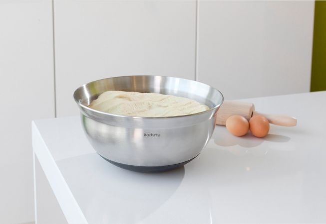 Brabantia Mixing Bowl Ciotola Graduata 3L con Base in Silicone Antiscivolo, Diametro 26 cm, Acciaio Inox Satinato