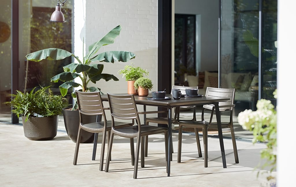 Keter Tavolo Metalea da Giardino in Resina Effetto Metallo Rettangolare 146x87x75 cm per 6 Persone
