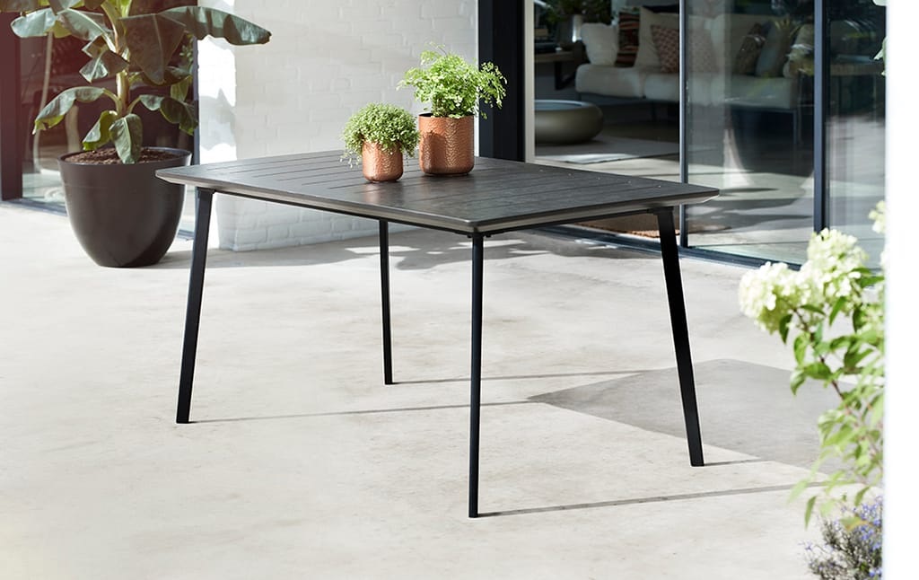 Keter Tavolo Metalea da Giardino in Resina Effetto Metallo Rettangolare 146x87x75 cm per 6 Persone