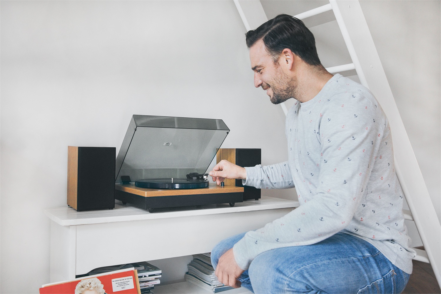 Lenco LS-300 Giradischi in Legno con Trasmissione a Cinghia, Bluetooth, Altoparlanti Integrati, 3 Velocità