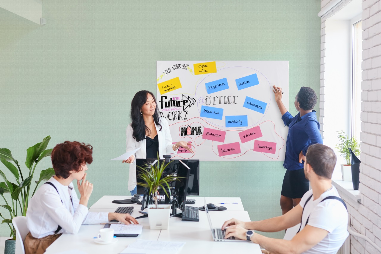 Legamaster Magic-Chart Whiteboard Foil - Pellicola Elettrostatica Bianco 120x90cm - Autoadesivo Statico, Lavabile e Riscrivibile - Include 1 Pennarello e 15 Fogli XL