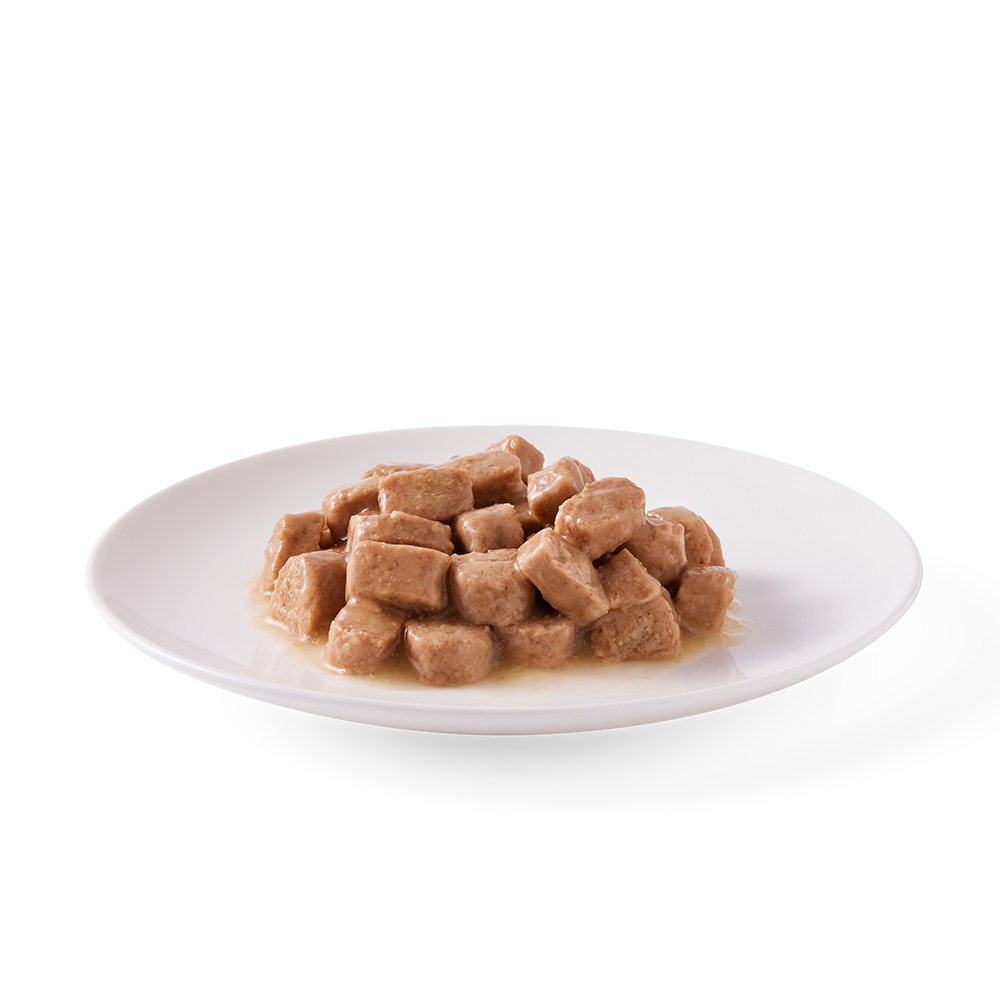 Yarrah Cibo Umido per Gatti Bio - Bocconcini di Pollo e Manzo con Ortica e Pomodori - 405 g