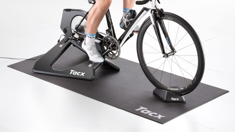 Tacx T2918 Tappetino da Allenamento Arrotolabile in Schiuma Idrorepellente 6mm - Nero
