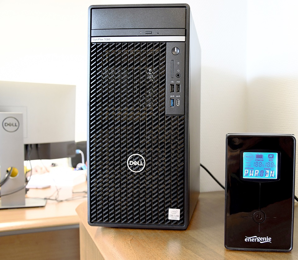 Gembird EG-UPS-033 Gruppo di Continuità (UPS) A Linea Interattiva 1200 VA 720 W con Display LCD e 3 Prese AC