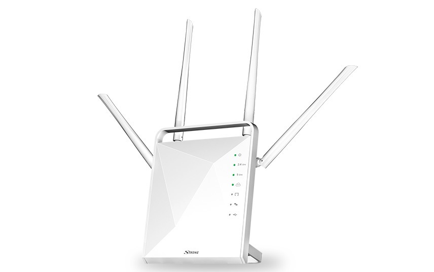 Strong Router Wifi 1200 - Dual Band, 4 Porte Ethernet, 4 Antenne, Porta USB e Slot Micro SD, Installazione Immediata, Bianco