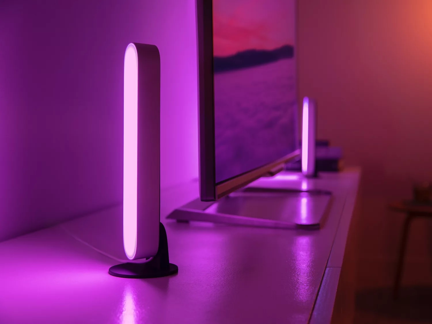 Philips Hue Play White & Colour Ambiance - Set di 2 Barre Luminose RGB per TV e Gaming, Compatibili con Alexa, Google Assistant e Apple Homekit